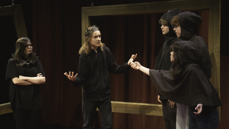 Antigone-näytelmän esityskuva.