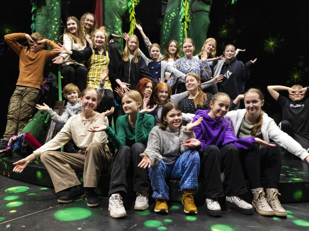 Seikkailullinen teatterikierros